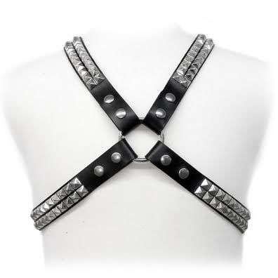 LEATHER BODY - IMBRACATURA CON BORCHIE PIRAMIDALI